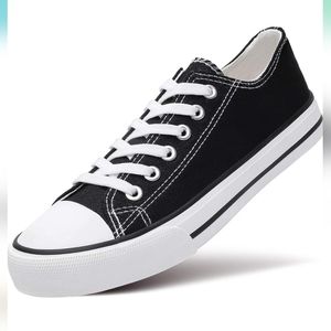 NWOT Womens Canvas Sneakers Low Top
